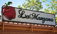 La Manzana outside