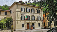 Albergo E La Corona outside