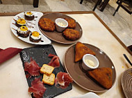 Tapas N' Friends Rossio food