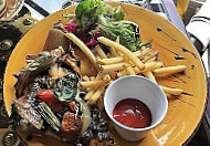 Lemonwood Eatery food