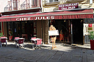 Chez Jules inside