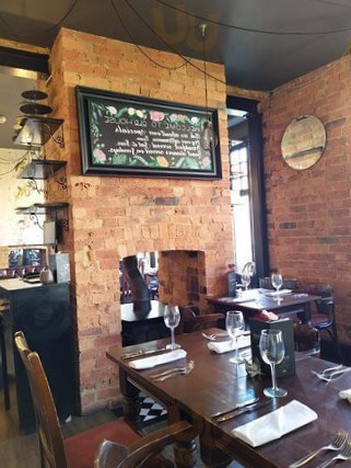 Old House Pub & Kitchen