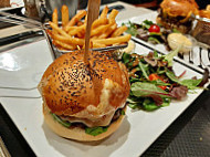 Le French Burger food