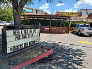 Dickey's Barbecue Pit outside