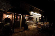 The Wise Man Inn outside