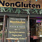 Nonglutén Pizzéria inside