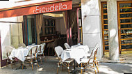 L'Escudella inside