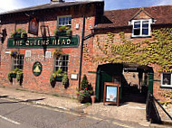 The Queen's Head outside