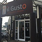 Il Gusto outside