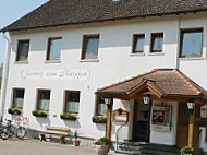 Gaststaette Zum Karpfen outside