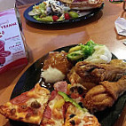 Shakey's Pizza Parlor food