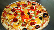 Le Maestro Pizza food