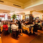 Le Relais de Venise outside