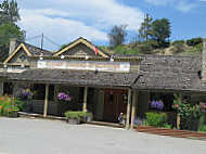 Naramata Pub outside