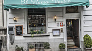 Il Ramo Verdee outside