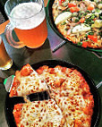 Round Table Pizza food