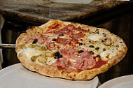 Pizzeria Vesuvio food