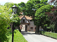 Domaine des Cigognes outside