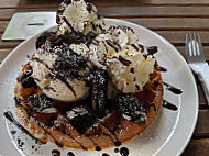 Waffle's Waffle & Coffee food