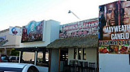 Honolulu Wings Hermosillo outside