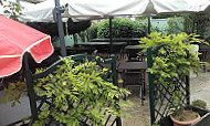 Les Hirondelles outside