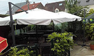 Les Hirondelles outside