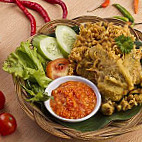 Nasi Kukus Ayam Goreng Berempah Ori Kelate food