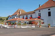 Auberge Du Lac outside