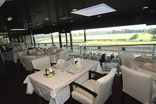 De L'Hippodrome