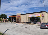 Busy Bee Ice Cream Co outside