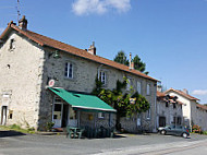 L'auberge Des Vanniers outside