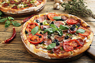 Pizza Zum Mafiosi food