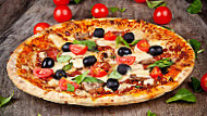 Titu's Pizza food