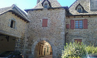 L'Auberge Fleurie outside