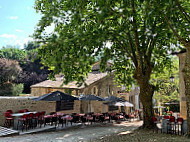 Auberge Des Officiers inside