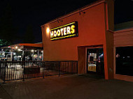 Hooters outside