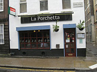 La Porchetta outside