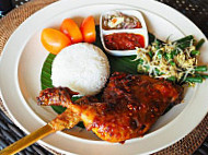 Sakenah Nasi Kukus food