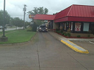 Hardee's outside