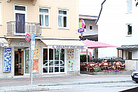 Il Gelato Italiano outside