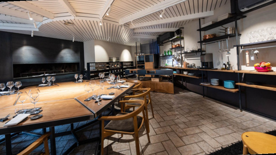 restaurant image