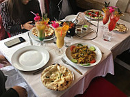 Le Maharaja Du Kashmir outside