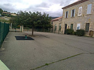 De La Mairie outside