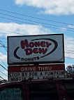 Honey Dew Donuts outside