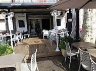 Cafe de la Place inside