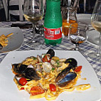 Da Capuozzo L'angolo Del Mare food