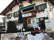 Pizzeria Bei Alberto outside