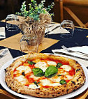 25 Pizza Bistrot food