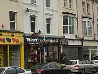 Lek's Thai Takeaway outside