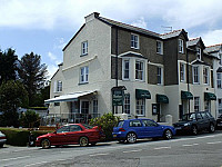 The Moelwyn outside